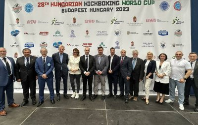 Посланикът на Република България в Унгария Христо Полендаков приветства националния отбор по кикбокс