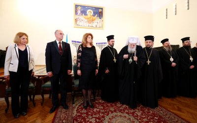 Вицепрезидентът Илияна Йотова връчи награда на патриарх Неофит