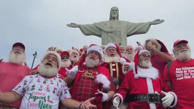 Молитва за мир отправиха 50 мъже облечени като Дядо Коледа