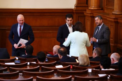 Парламентът създаде временна комисия за поисканите имунитети на четирима депутати