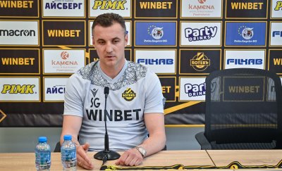 Новият старши треньор на Ботев Пловдив Станислав Генчев бе официално
