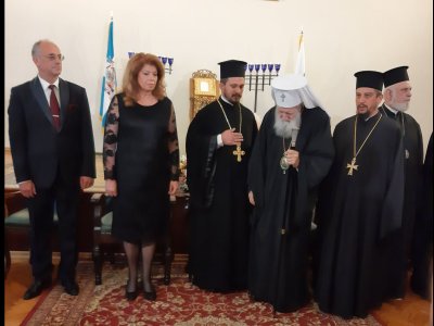 Вицепрезидентът Илияна Йотова връчи награда на патриарх Неофит Тя е на
