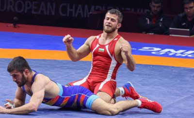 Борецът Микяй Наим е финалист в Ереван, Георги Вангелов ще спори за бронза