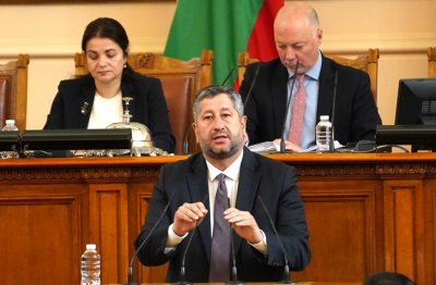 Какви са политическите реакции в парламента след отстраняването на Гешев?