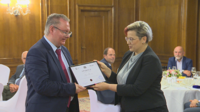 Центърът "КВАЗАР" отбеляза 5 години - журналистът на БНТ Надя Томова получи специална награда