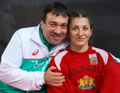 Националката на България по борба Евелина Николова заминава на лагер в Италия