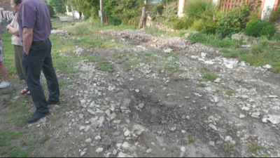 Непроходима и наводнена улица в търновското село Леденик затруднява придвижването