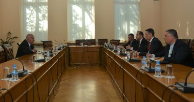 Министърът на транспорта и съобщенията Георги Гвоздейков и министърът на