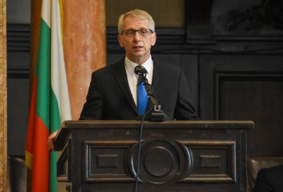 Министър председателят акад Николай Денков заминава за Брюксел където ще участва