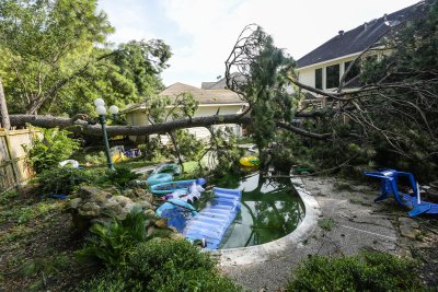 Торнадо отне живота на четирима души в Тексас (СНИМКИ)