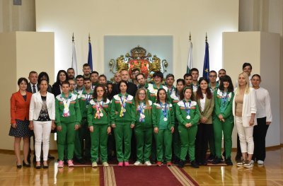 Президентът Румен Радев удостои с почетна грамота българските атлети взели