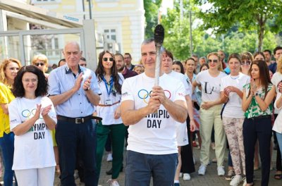 Димитър Илиев посрещна факелната щафета с олимпийския огън