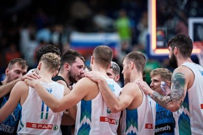 Баскетболната звезда на Словения Лука Дончич ще поведе тима по
