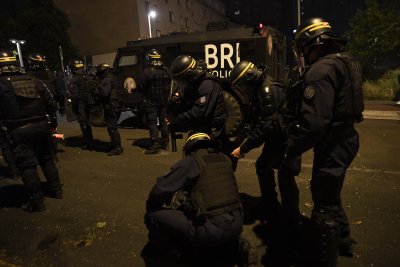 Стотици арестувани при размириците във Франция