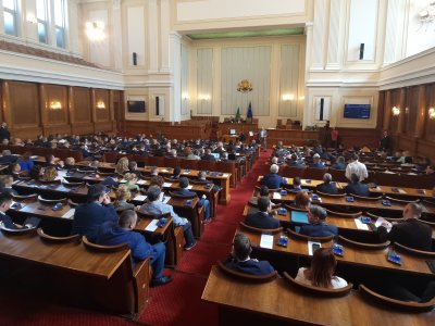 В парламента политически лидери се подписаха под проектодекларация в подкрепа