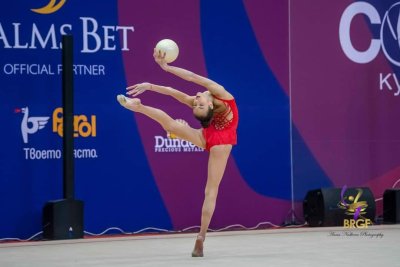 Елвира Краснобаева и Никол Тодорова поведоха в многобоя при девойките на турнира "Жулиета Шишманова" в Бургас