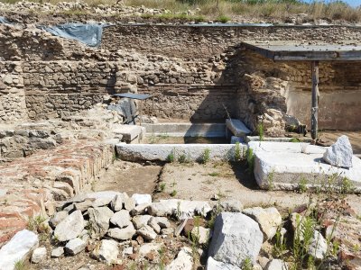 Изследват исторически находки в античния град Хераклея Синтика (Снимки)