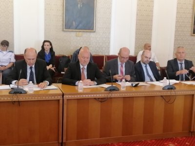 Ресорната парламентарна комисия не прие бюджета за отбрана