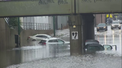 Проливни дъждове и гръмотевични бури предизвикаха наводнения в Чикаго Десетки