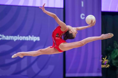 България поведе в отборното подреждане на световното по художествена гимнастика за девойки
