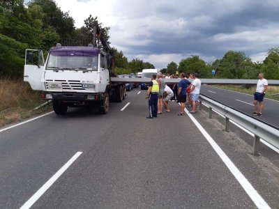 Затвориха за движение главния път Бургас Созопол Причината е инцидент с