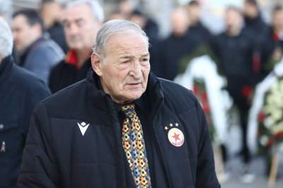 Легендата на българския футбол Христо Стоичков поздрави Димитър Пенев по