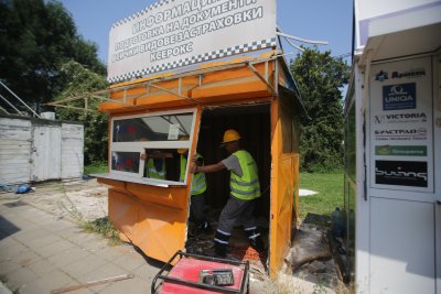 11 незаконни павилиона от района пред КАТ София бяха премахнати и