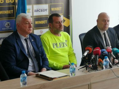Илиян Филипов: Строителството на стадион "Христо Ботев" върви с пълна сила