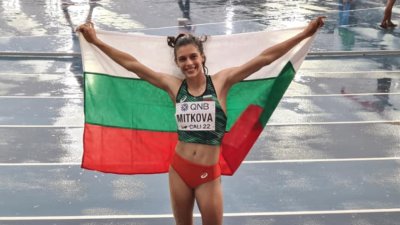 Световната шампионка в скока на дължина за девойки под 20