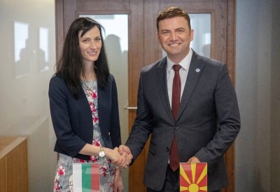 Вицепремиерът Мария Габриел разговаря с външния министър на Северна Македония