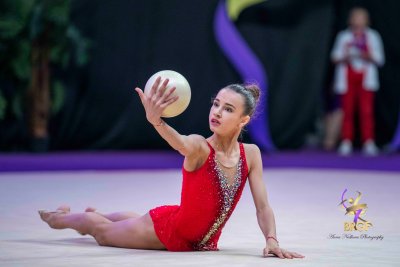 Краснобаева получи специална награда за най-добро изпълнение на световното по художествена гимнастика за девойки