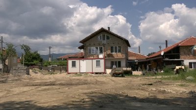Кметът на Карлово с призив към държавата да се почистят речните корита в наводнените села