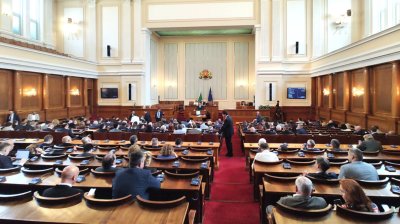 Парламентът избира управител на БНБ на извънредно заседание За поста