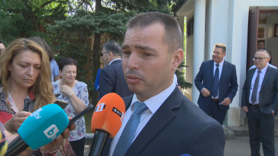 Директорът на ГД Гранична полиция Антон Златанов говори пред медии