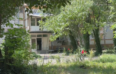 Част от персонала на Държавната психиатрична болница в Раднево излиза