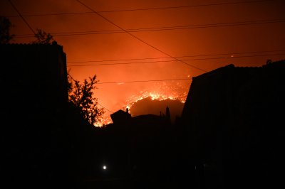 Тази нощ властите наредиха евакуация и на остров Корфу Тежка
