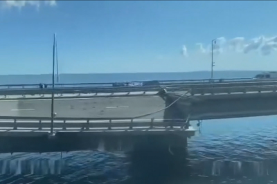 Експлозия на Кримския мост, поне двама са загинали