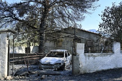 Гърция и Турция се борят с нестихващи пожари