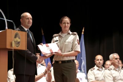 Връчиха дипломите на випускници от Военната академия