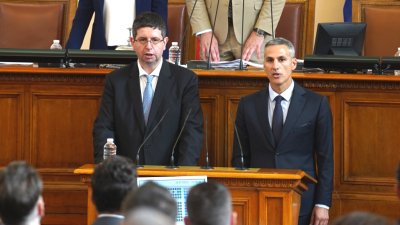 Без дебат Народното събрание избра за подуправители на БНБ Петър