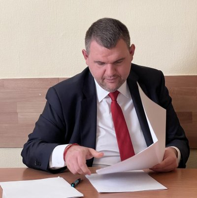 Народният представител от ДПС Делян Пеевски подаде днес сигнал до