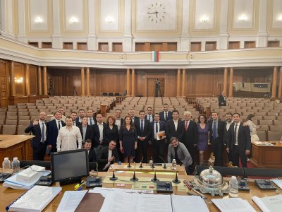 Депутатите приеха актуализацията на Бюджет 2023 след над 19 часово заседание