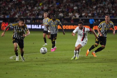 Отборите на Ювентус и Милан направиха равенство 2 2 в редовното време в приятелски мач