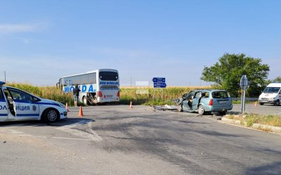 Катастрофа с автобус затвори пътя Русе - Кубрат, има пострадал