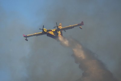 В Гърция се разби самолет, гасящ пожарите (ВИДЕО)