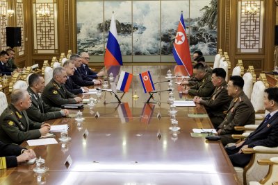 Лидерът на Севера Корея Ким Чен ун се срещна с руския