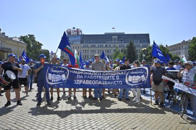 Медици от Спешна помощ излизат на протест в София