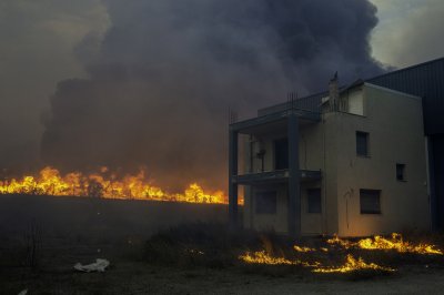 Нови пожари в Гърция този път в континенталната част на