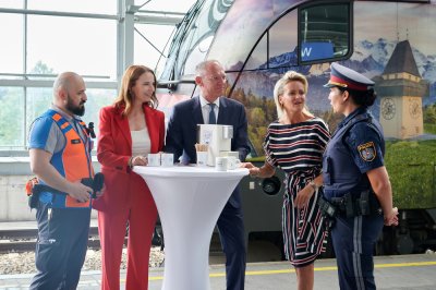Австрия кани на кафе с полицаи