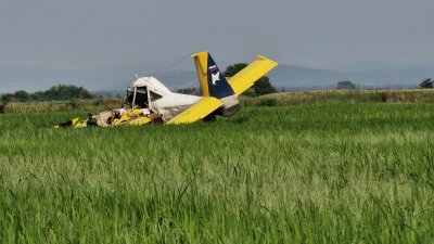 Селскостопански самолет се разби край Раднево, пилотът е загинал